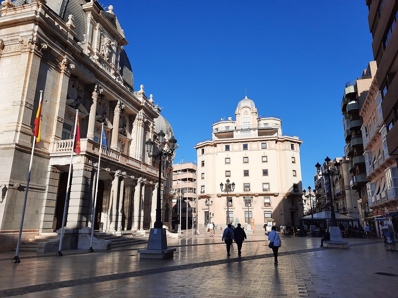 Plaza Ayuntamiento Cartagena — classic family portrait backdrop